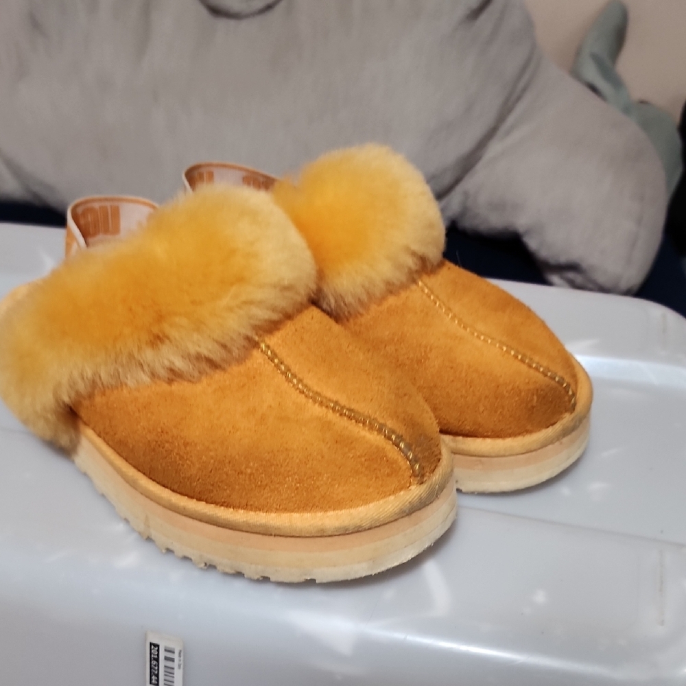 UGG Kids Slippers in Brown and Cream